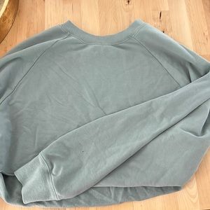 Alo Yoga crop sweater